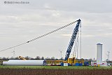 27-12-2022 Breda - In de polder nabij de stad liggen windmolens in het landschap als enorme bouwpakketten klaar om in elkaar gezet te worden. - Fotokrant